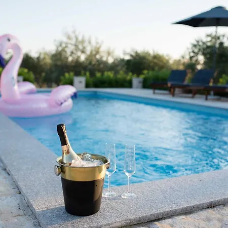 Semesterbostad My Dalmatia - Authentic Storia With Private Heated Pool Velika Cista (Sibenik-Knin)